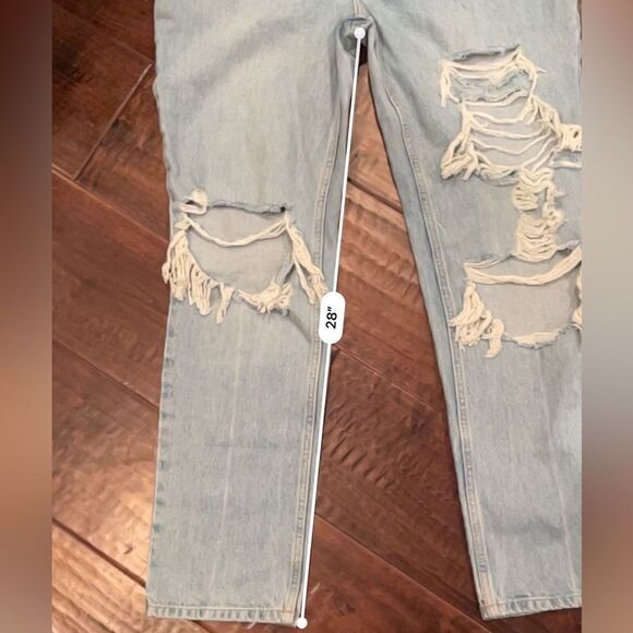 ASOS DESIGN Curve high rise distressed mom jeans light wash with rips 28/30 - Picture 13 of 13